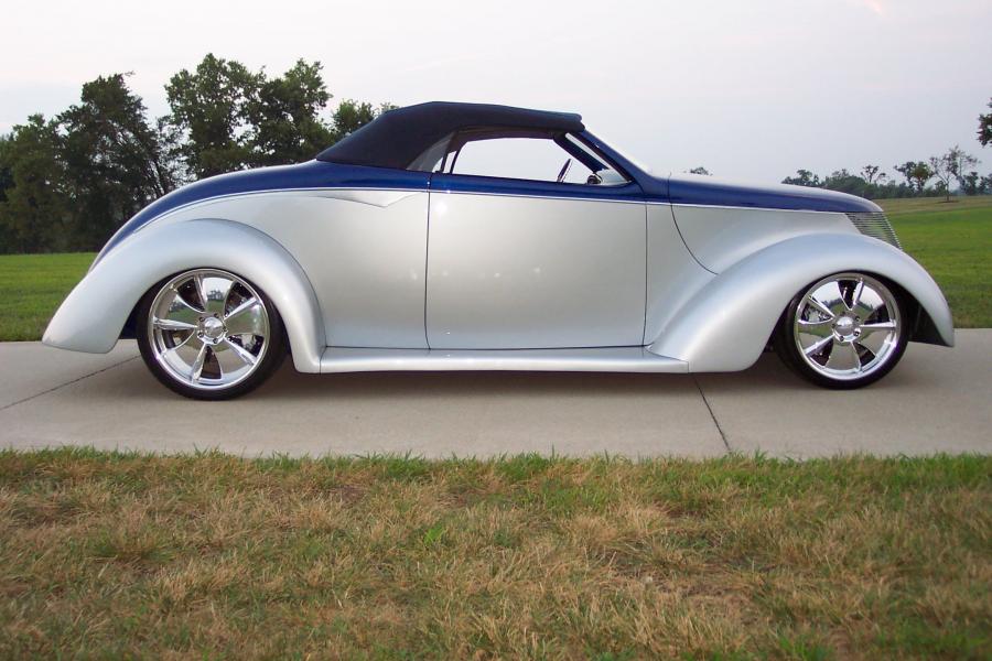  Ford Custom Convertible 1937 года  (фото 4 из 5)